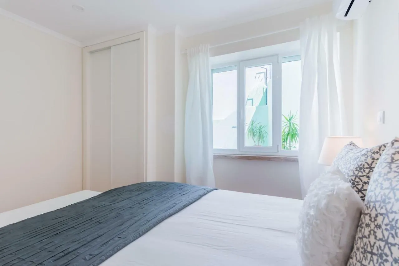 Santa Isabel Quiet And Charming Apartment Lisbon