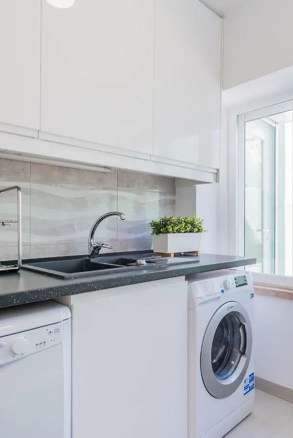 Santa Isabel Quiet And Charming Apartment Lisbon
