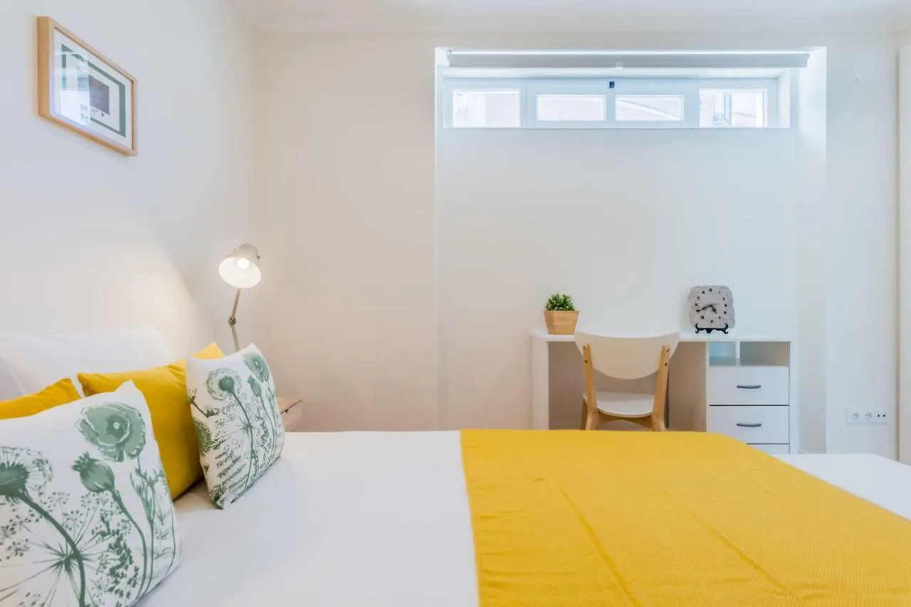 Santa Isabel Quiet And Charming Apartment Lisbon